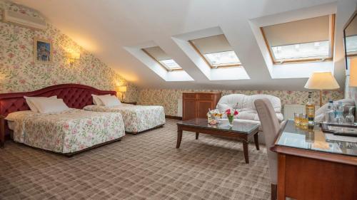 Swiss Hotel - image 13
