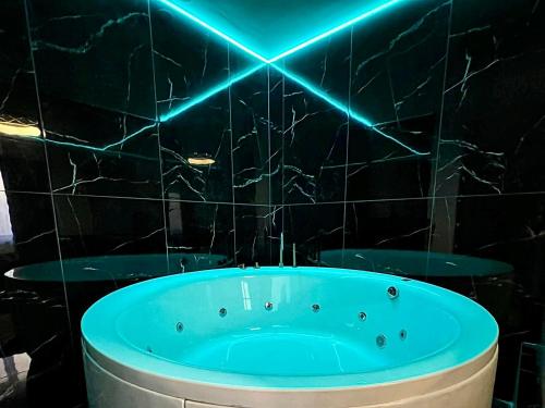 Studio with Spa Bath