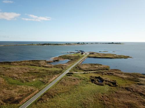 Seaside Retreat with Hot tub,Sauna, Pool & BBQ Seaside Retreat with Hot tub,Sauna, Pool & BBQ