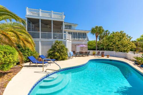 Casa Intracoastal, Golf Views, Private Pool, Screen Porch, Theatre Room in Isle of Palms, USA
