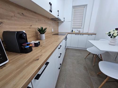 One-Bedroom Apartment image 9