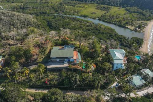 Amazing mountain top villa in Marigot Bay