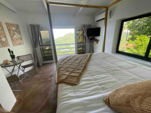 Amazing mountain top villa in Marigot Bay