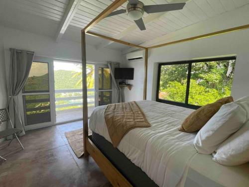 Amazing mountain top villa in Marigot Bay