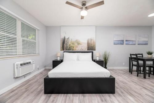 Just Off Wilton Drive Apt 8 in Fort Lauderdale, USA
