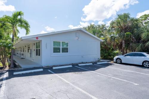 Just Off Wilton Drive Apt 8 in Fort Lauderdale, USA
