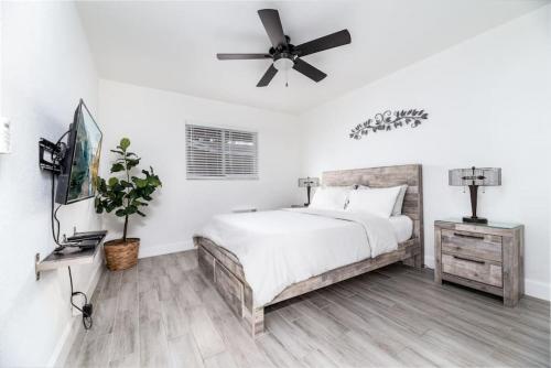 Comfy Condos at Middle River Apt 3 in Wilton Manors