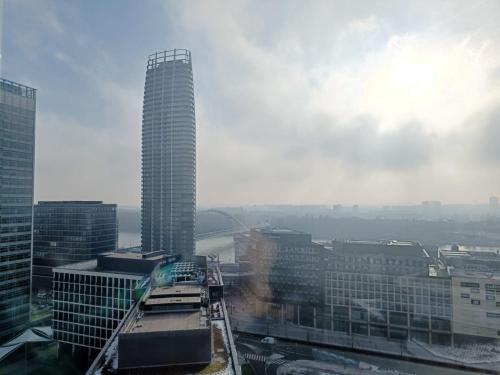 SAG Panorama Apartment 3 rooms 19th floor Great view Free parking, Bratysława (zdjęcie 9)