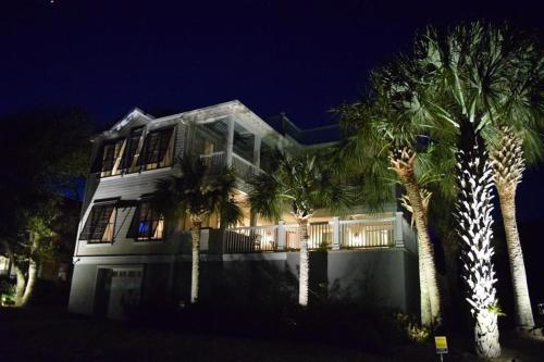 1 Palm Court in Isle of Palms, USA