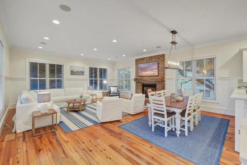 1 Palm Court in Isle of Palms, USA