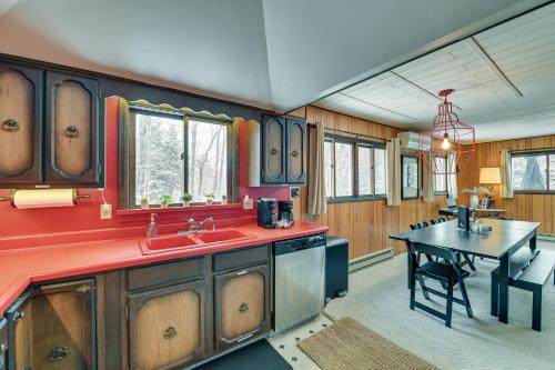 Mt Gore Cabin with Pool Table Back Yard and Fire Pit - image 9
