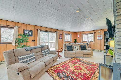 Mt Gore Cabin with Pool Table Back Yard and Fire Pit - image 11