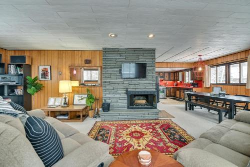 Mt Gore Cabin with Pool Table Back Yard and Fire Pit - image 14