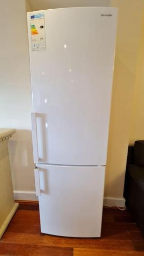 Luxury London House Sleeps x 16, Free Parking, Free Wifi, Garden Patio, Close to tube line easy access to Central London