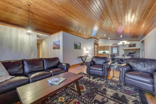 Mountain-View Cabin in Maggie Valley with Foosball! in Maggie Valley, USA