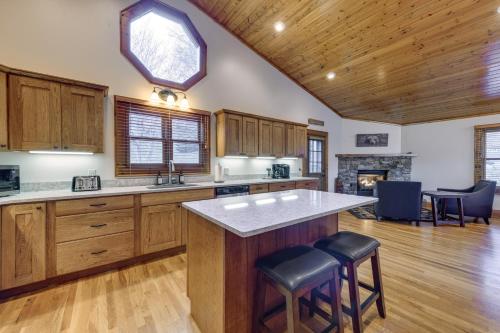 Mountain-View Cabin in Maggie Valley with Foosball! in Maggie Valley, USA