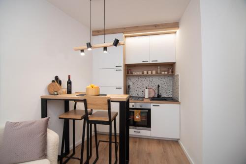 Cute 1BDR in City Center 5