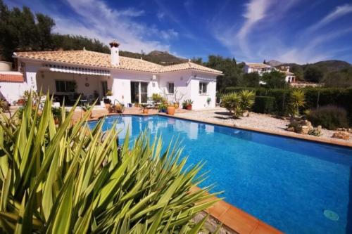 Exquisite Villa in Viñuela