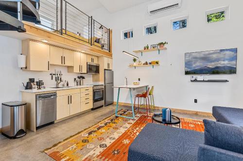 Enchanting & Newly Built NoHo 1 BDR Loft with AC!