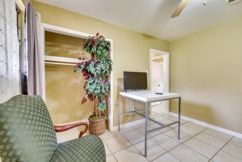 Baton Rouge Vacation Rental with Yard 10 Mi to LSU!