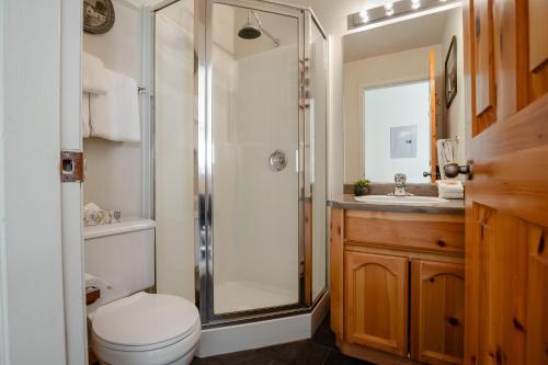 Two-Bedroom Townhouse image 8