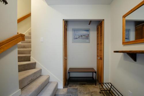 2BR Cozy Townhome in Village Location by Harmony Whistler in Whistler, Canada