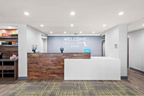 Wingate by Wyndham Los Angeles Airport - main image