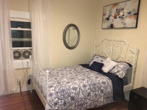 DTLA Oasis Private Bedroom with Exclusive Laundry - Steps to the Heartbeat of LA in Los Angeles, USA