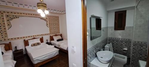 room detail thumbnail 2
