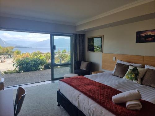 Hotel Lake Brunner - Accommodation - Moana