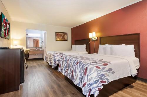 Red Roof Inn Santee - image 2