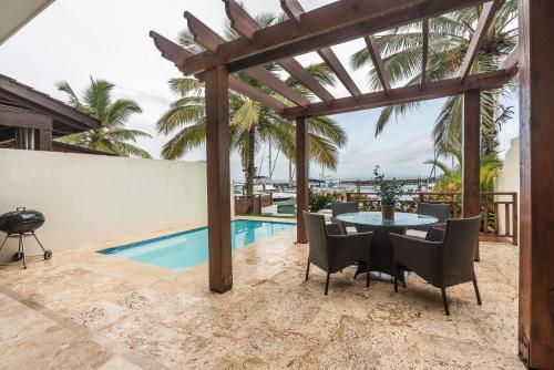 Marina Front Villa at Puerto Bahia -Breakfast incl in Samana