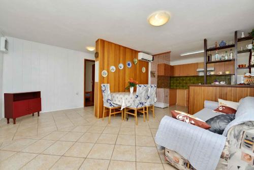 Apartment image 10