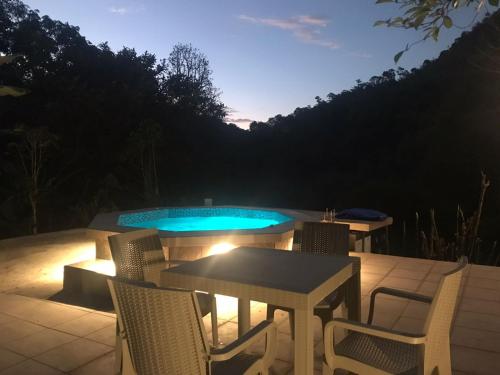 Hot tub, Hosteria los Cedros de Mindo in Mindo