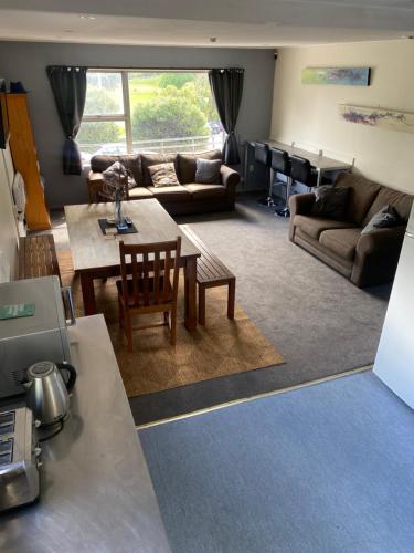 Alpine Lodge Queenstown – Queenstown, CA