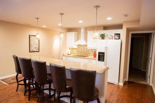 . Charming Apartment on Oak