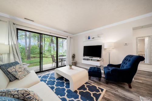 ♚ Gorgeous Sunset Views ♚ @ The Shores Lake View ☀ Condo in Acme (MI)