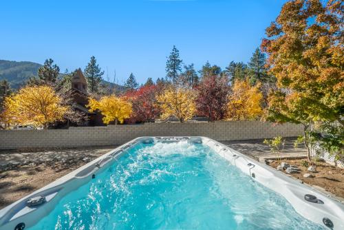 Mountain High Luxury Castle &Spa in Wrightwood (CA)