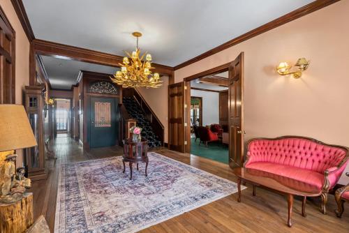 Mountain High Luxury Castle &Spa in Wrightwood (CA)