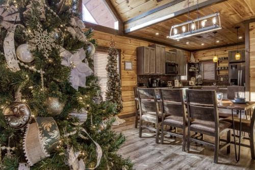 ERN823 - EAGLE FALLS - GREAT LOCATION WITH PRIVATE HEATED INDOOR POOL! CLOSE TO TOWN! cabin - image 13