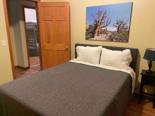 2bed Tree-Themed Home, Near Natl Park, Beach in Michigan City, USA