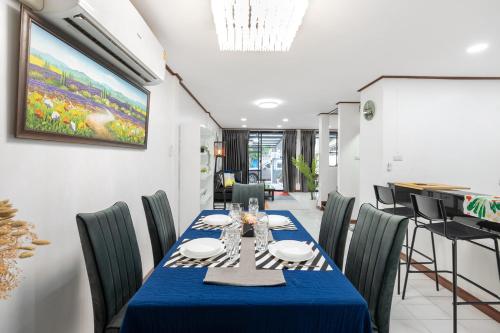 MIQ HK16, Huay Kwang MRT, 3BR, Pool Table - Bangkok