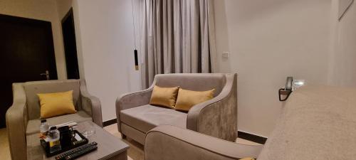 مارين سويت السويدي, Riad