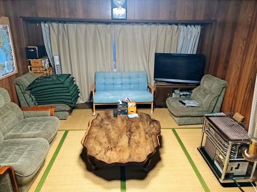 愛犬と家族みんなでのんびり羽休めv古民家民泊OMOTENASHI LODGe 悠遊