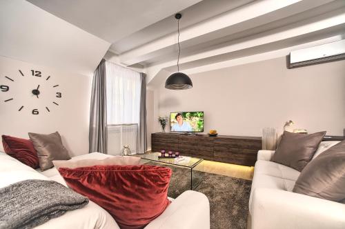 Exclusive 2 bedroom apartment Old Town - 2 baths, balcony and view - by Prague City Apartments, Прага (фото 5)