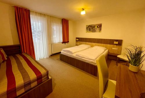 Economy Triple Room