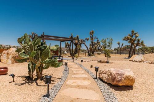 The Tiny Bungalow: Joshua Tree in Yucca Valley, USA