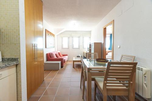 Holidays, Arttyfal, 2 Dormitorios para 4 personas, parking y wi-fi