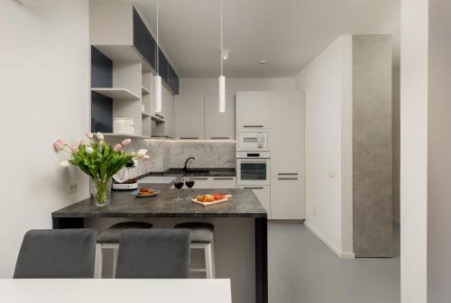 One-Bedroom Apartment image 9