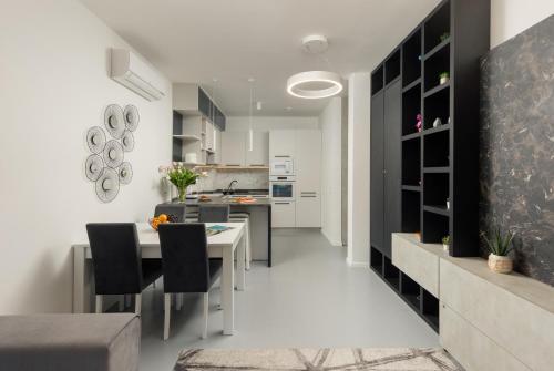 One-Bedroom Apartment image 7